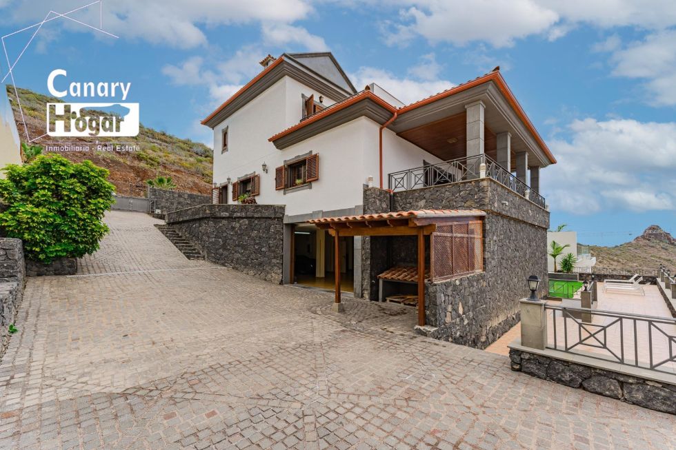 Villa for sale in  Costa Adeje, Spain - 054161