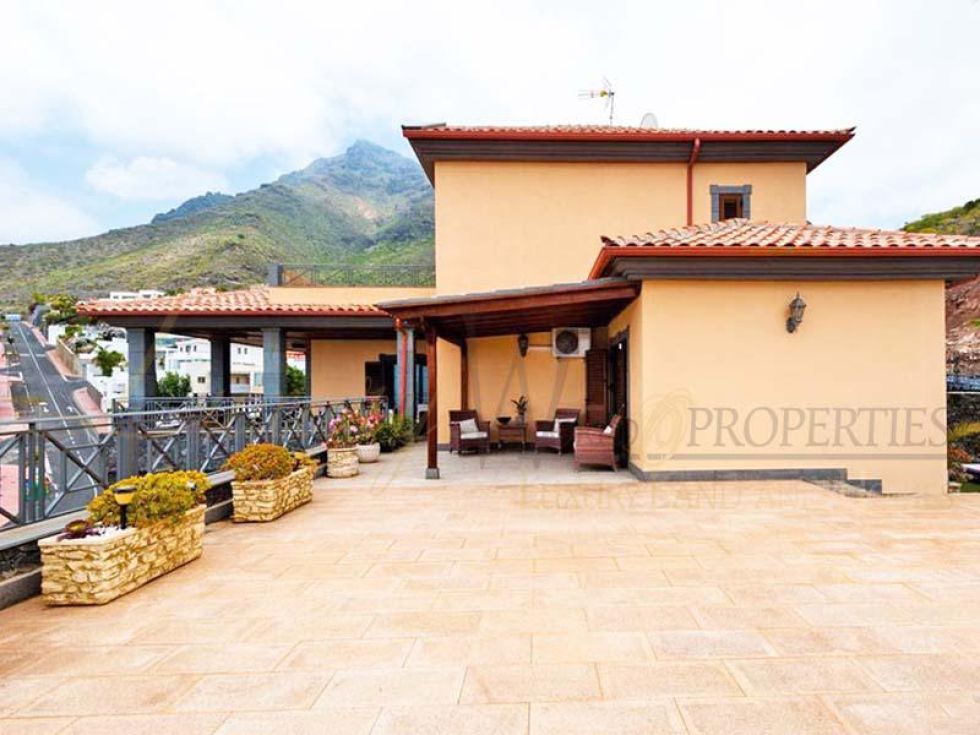 Villa for sale in  Costa Adeje, Spain - LWP2346 Villa en Roque del Conde