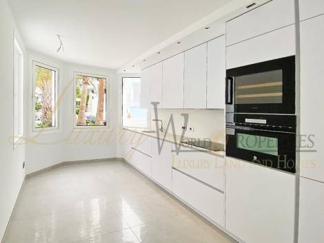 Villa for sale in  Lagos de Fañabé Beach Resort, Playa de Fañabe, Španělsko - LWP4265 Lagos de Fanabe - Costa Adeje