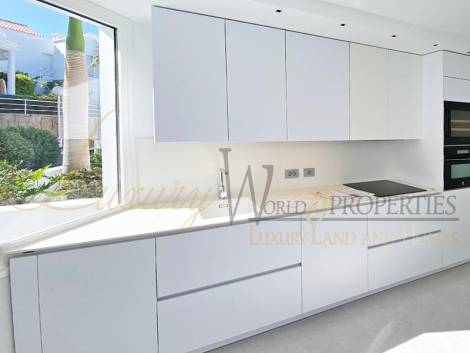 Villa for sale in  Lagos de Fañabé Beach Resort, Playa de Fañabe, Španělsko - LWP4265 Lagos de Fanabe - Costa Adeje