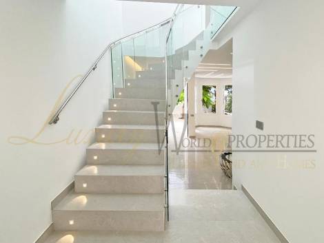 Villa for sale in  Lagos de Fañabé Beach Resort, Playa de Fañabe, Španělsko - LWP4265 Lagos de Fanabe - Costa Adeje