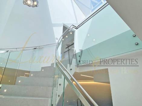 Villa for sale in  Lagos de Fañabé Beach Resort, Playa de Fañabe, Španělsko - LWP4265 Lagos de Fanabe - Costa Adeje