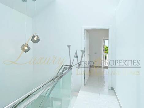 Villa for sale in  Lagos de Fañabé Beach Resort, Playa de Fañabe, Španělsko - LWP4265 Lagos de Fanabe - Costa Adeje