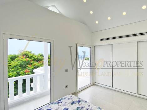 Villa for sale in  Lagos de Fañabé Beach Resort, Playa de Fañabe, Španělsko - LWP4265 Lagos de Fanabe - Costa Adeje