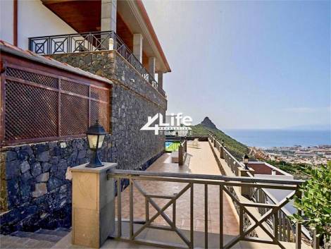Villa for sale in  Costa Adeje, Spain - MT-0602231