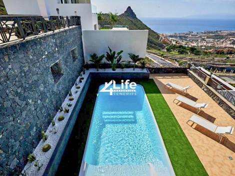 Villa for sale in  Costa Adeje, Spain - MT-0602231