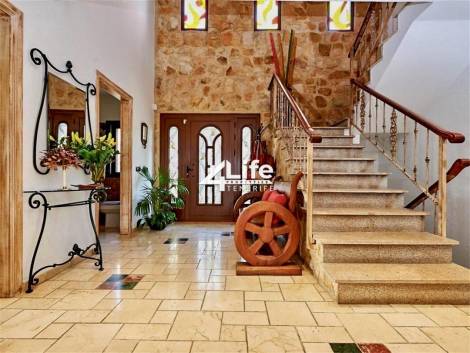 Villa for sale in  Costa Adeje, Spain - MT-0602231