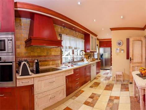 Villa for sale in  Costa Adeje, Spain - MT-0602231