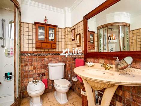 Villa for sale in  Costa Adeje, Spain - MT-0602231