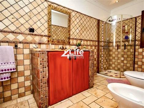 Villa for sale in  Costa Adeje, Spain - MT-0602231