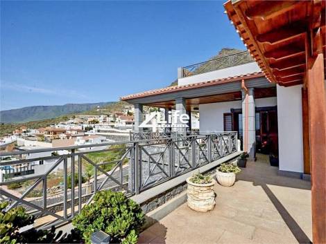 Villa for sale in  Costa Adeje, Spain - MT-0602231