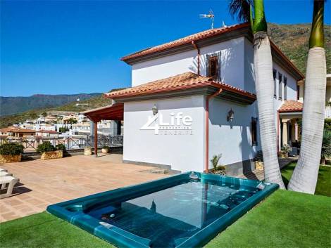 Villa for sale in  Costa Adeje, Spain - MT-0602231