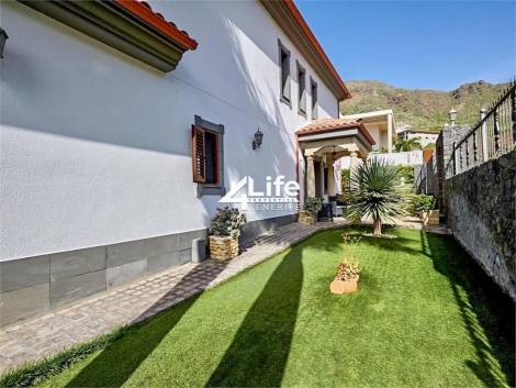 Villa for sale in  Costa Adeje, Spain - MT-0602231