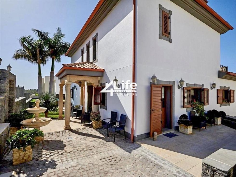 Villa for sale in  Costa Adeje, Spain - MT-0602231