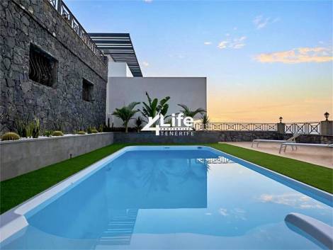 Villa for sale in  Costa Adeje, Spain - MT-0602231