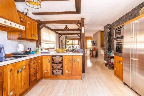 Villa for sale in  Costa Adeje, Spain - MT-2204242