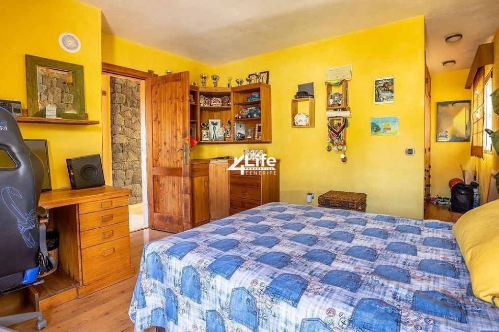 Villa for sale in  Costa Adeje, Spain - MT-2204242