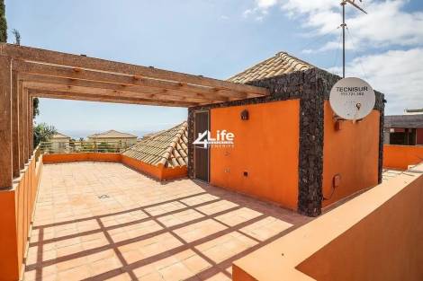 Villa for sale in  Costa Adeje, Spain - MT-2204242