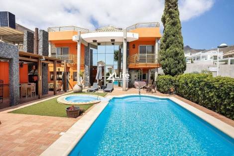 Villa for sale in  Costa Adeje, Spain - MT-2204242