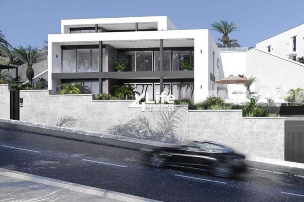 Villa for sale in  Costa Adeje, Spain - MT-2901231