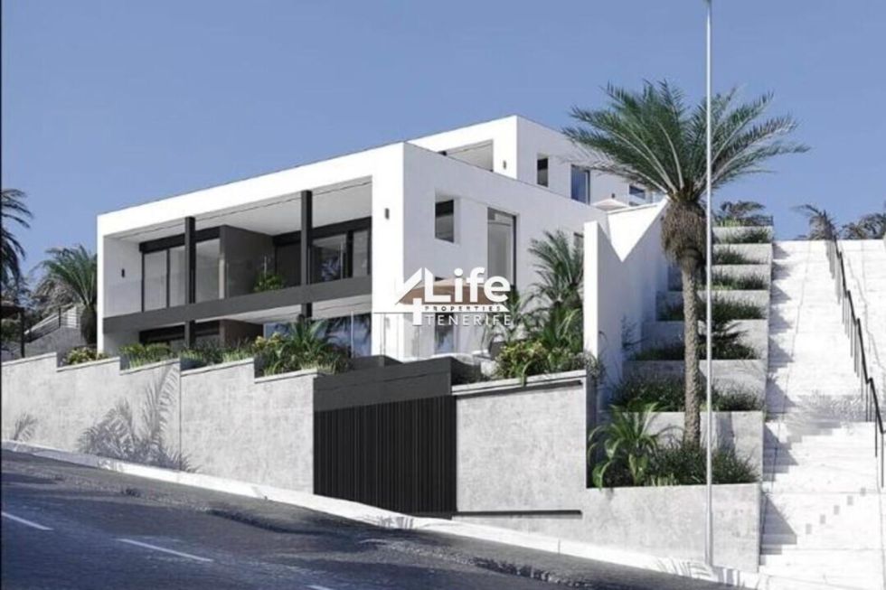Villa for sale in  Costa Adeje, Spain - MT-2901231