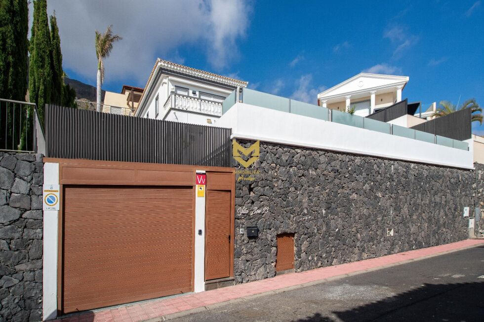 Villa for sale in  Costa Adeje, Spain - P00069