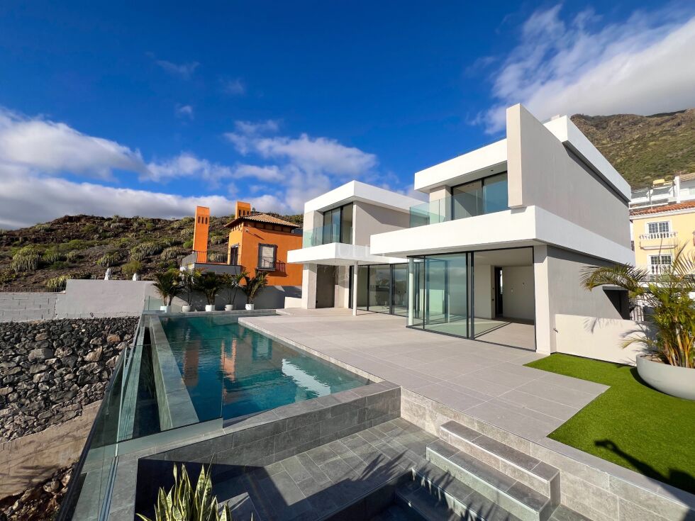 Villa for sale in  Costa Adeje, Spain - P2530