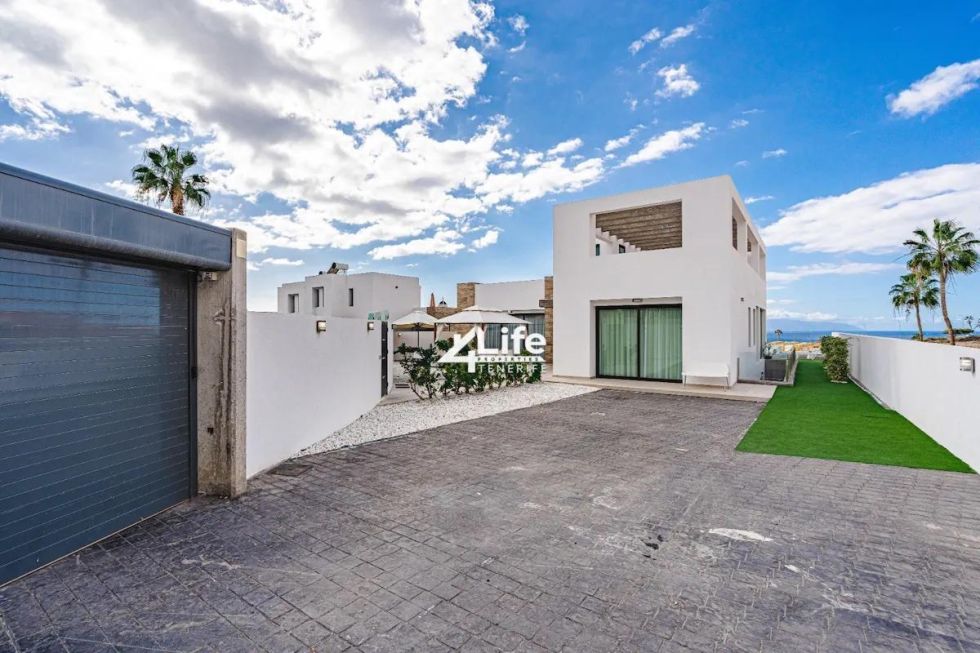 Villa for sale in  Costa Adeje, Spain - WW-240424
