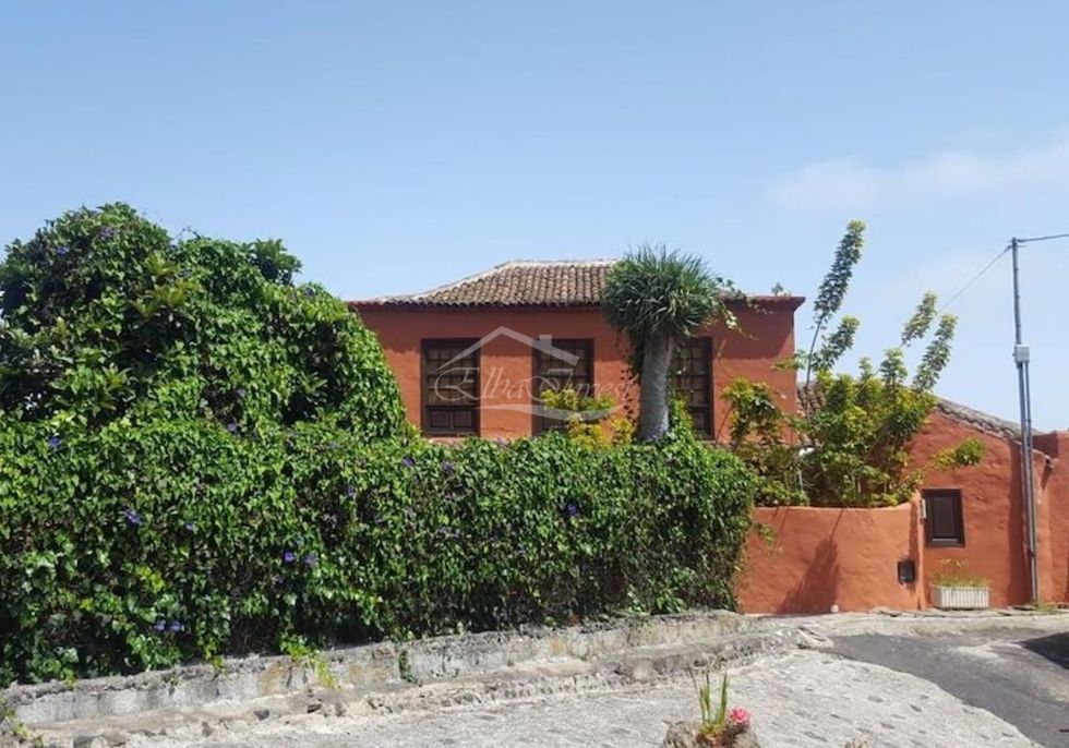 Villa for sale in  Icod de los Vinos, Spain - 5551