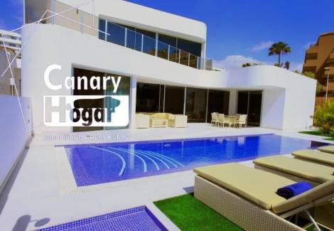 Villa for sale in  La Caleta, Spain - 052631