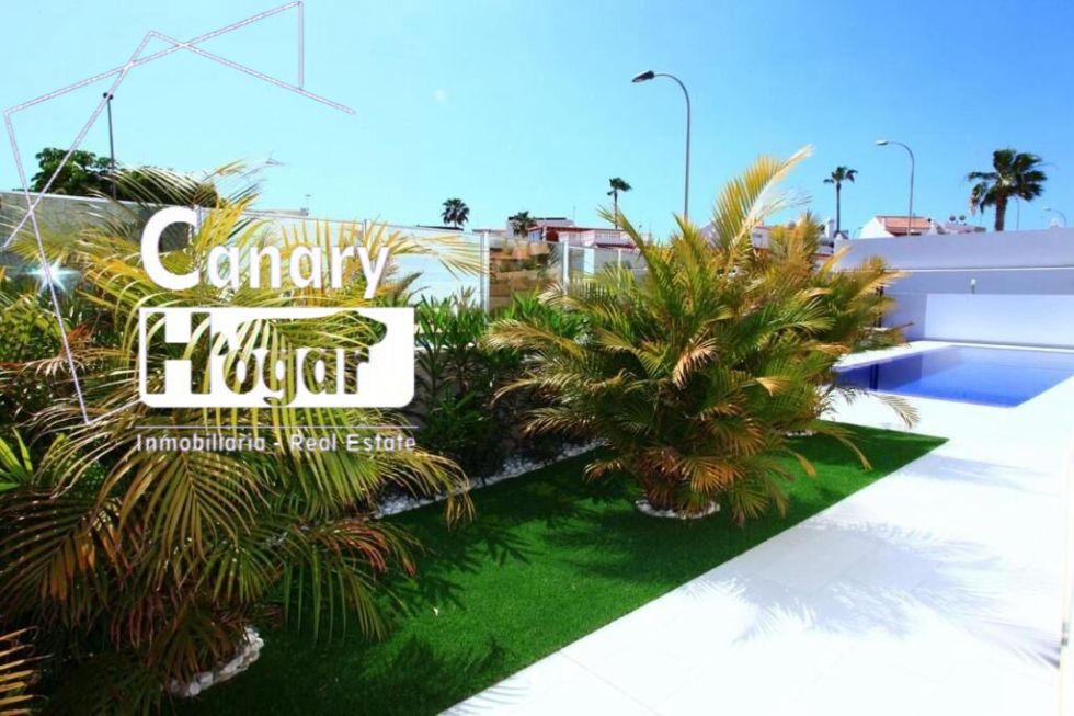 Villa for sale in  La Caleta, Spain - 052631
