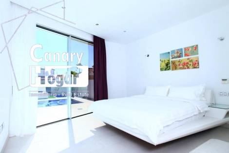 Villa for sale in  La Caleta, Spain - 052631