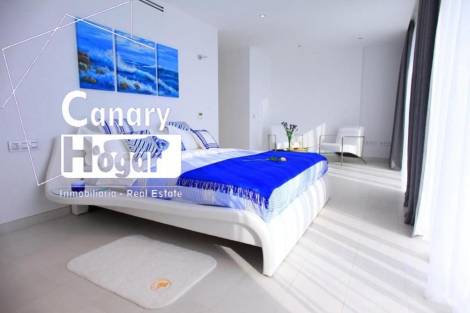 Villa for sale in  La Caleta, Spain - 052631