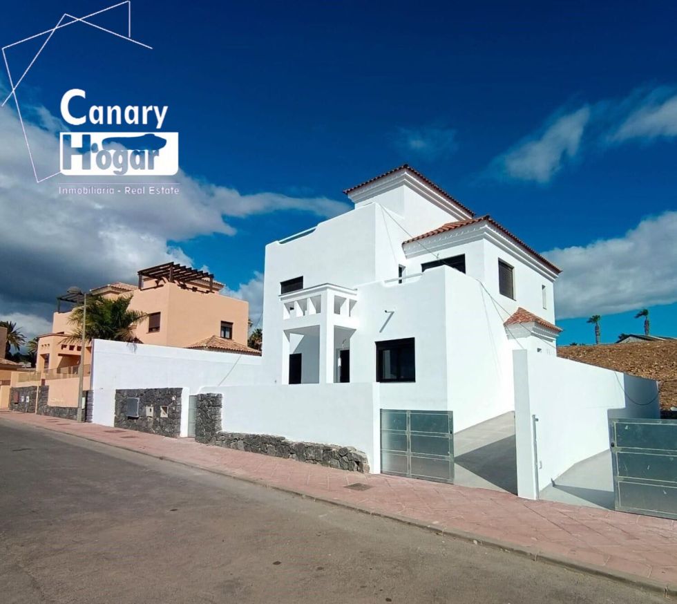 Villa for sale in  San Miguel de Abona, Spain - 055801