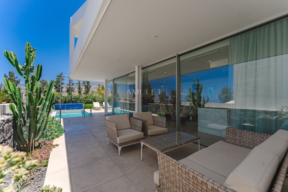 Villa for sale in  Santa Cruz de Tenerife, Spain - P2048