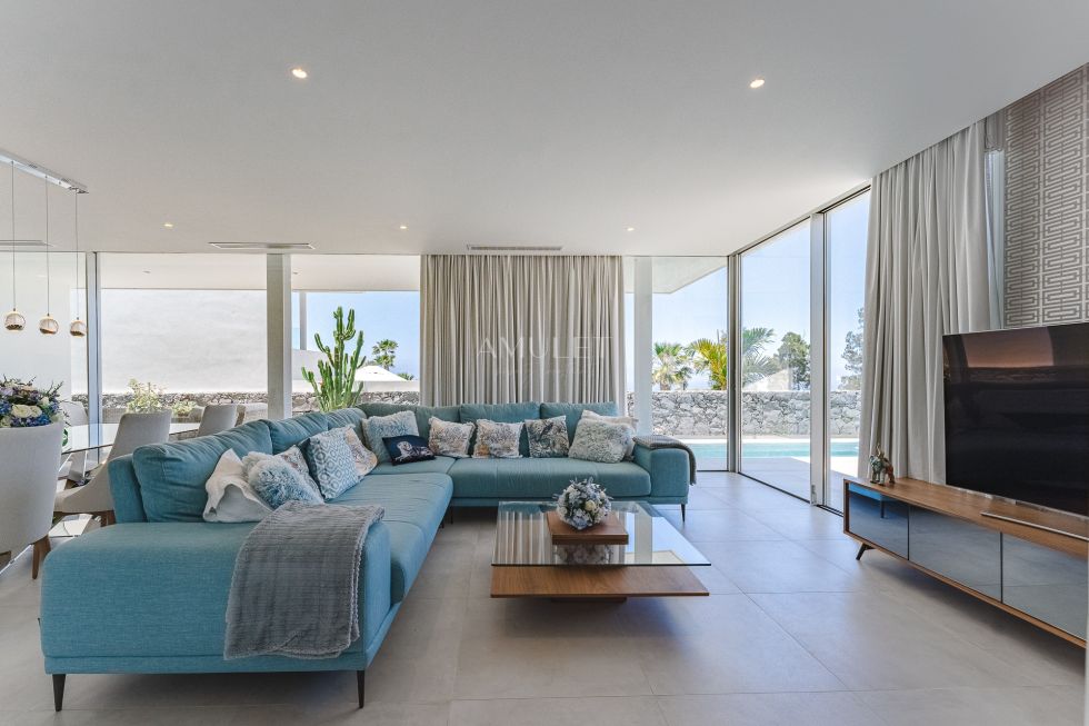 Villa for sale in  Santa Cruz de Tenerife, Spain - P2048