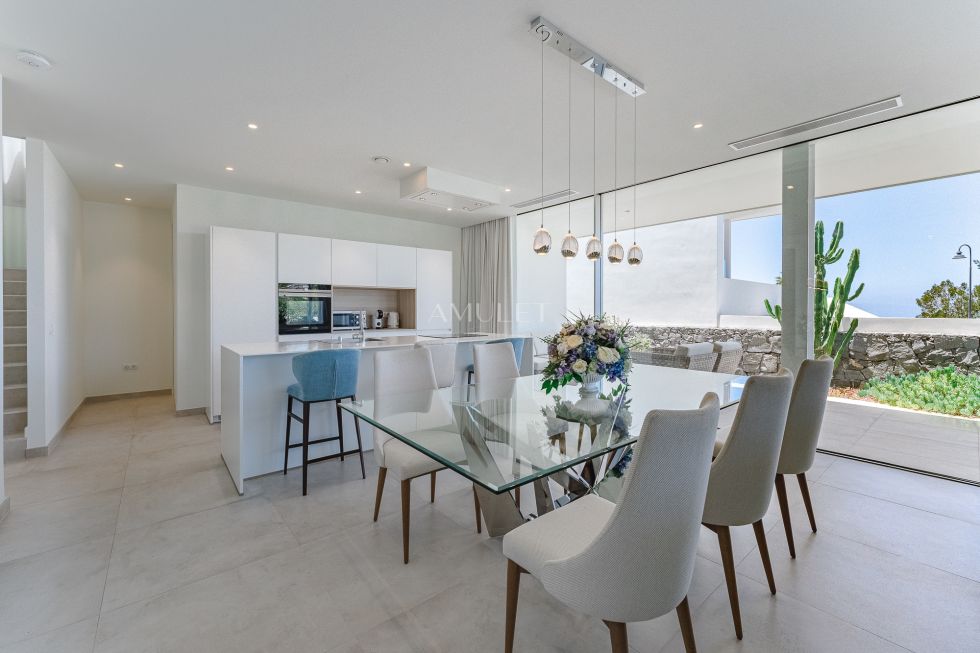 Villa for sale in  Santa Cruz de Tenerife, Spain - P2048