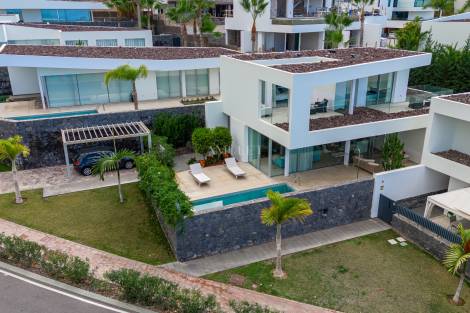 Villa for sale in  Santa Cruz de Tenerife, Spain - P2048
