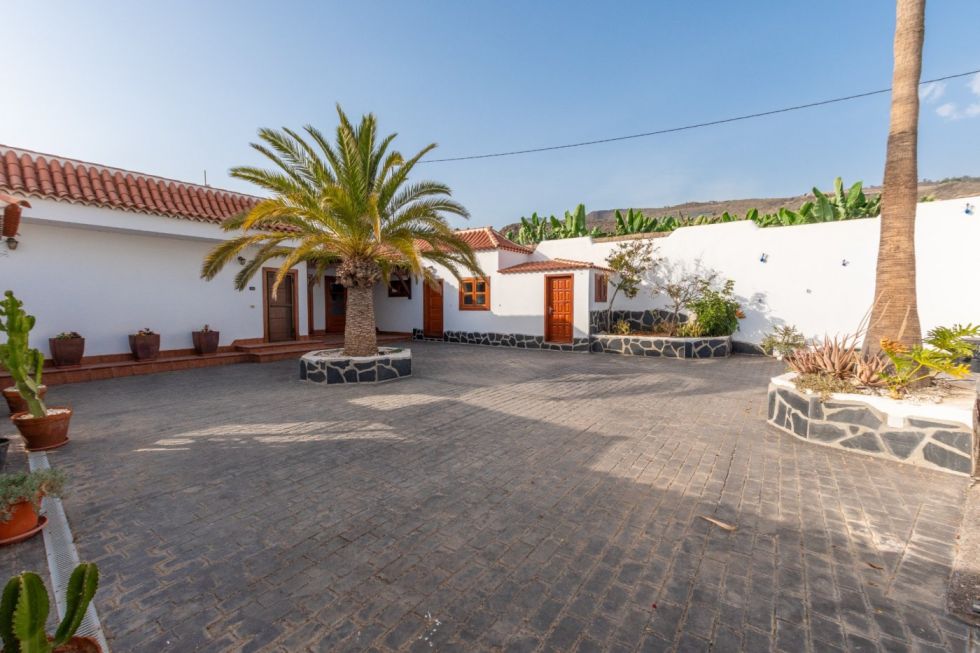 Villa for sale in  Santiago del Teide, Spain - 048181