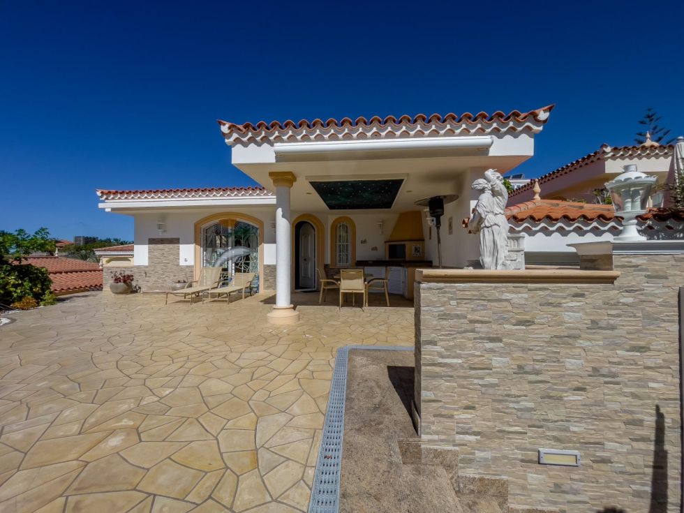 Villa for sale in  Costa Adeje-Playas del Duque, Spain - 051331