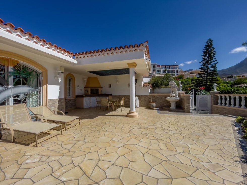 Villa for sale in  Costa Adeje-Playas del Duque, Spain - 051331