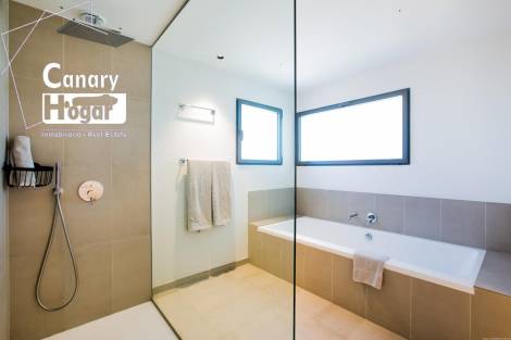 Villa for sale in  Piedra Hincada, Spain - 054601