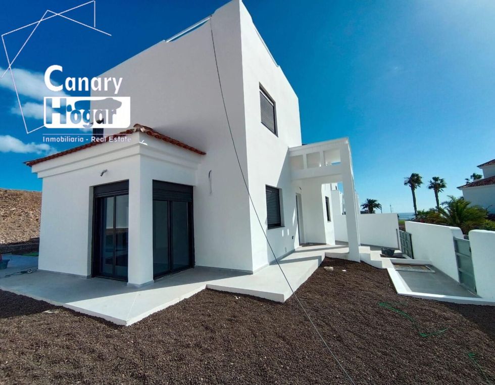 Villa for sale in  Oasis del Sur, Spain - 055121