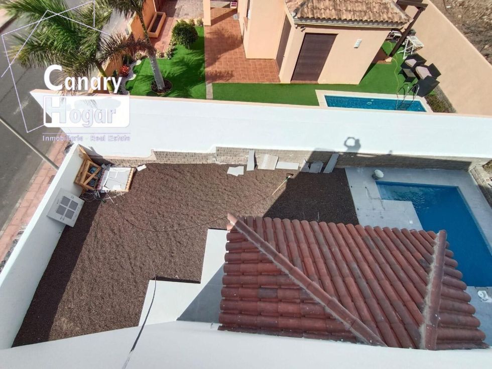 Villa for sale in  Oasis del Sur, Spain - 055121