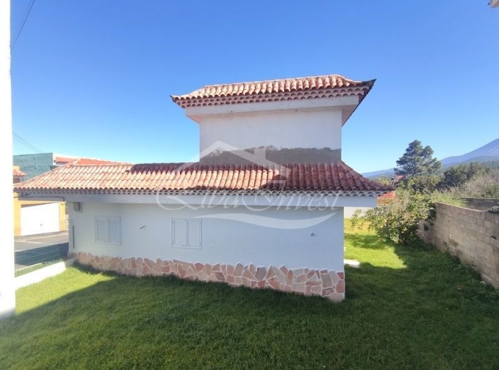 Villa for sale in  San José de los Llanos, Spain - 5412
