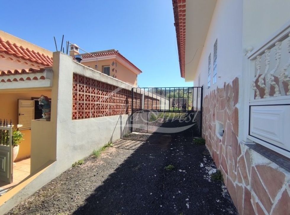 Villa for sale in  San José de los Llanos, Spain - 5412