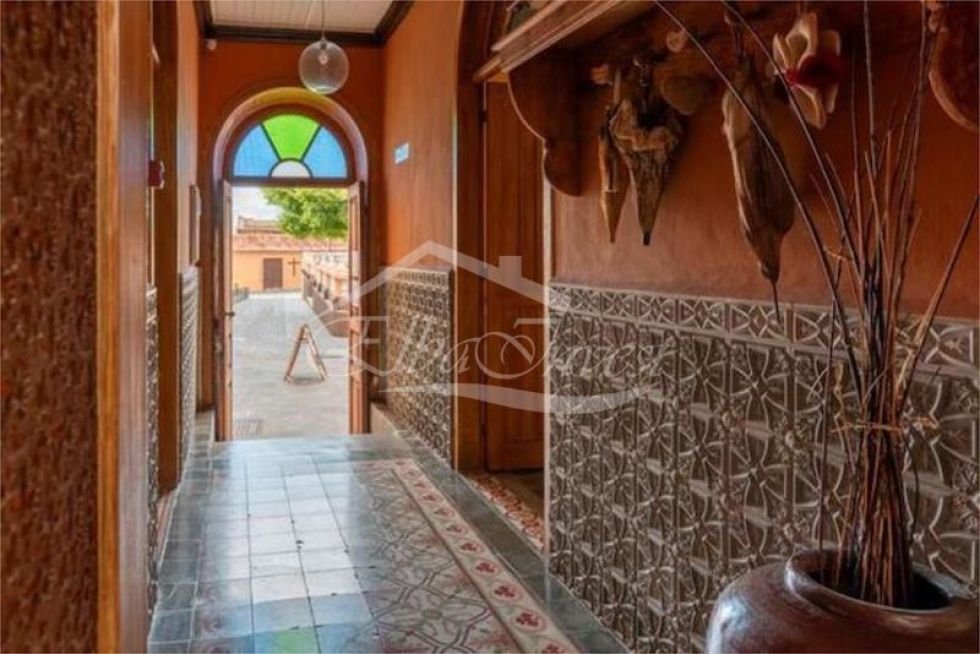 Villa for sale in  Buenavista del Norte, Spain - 5453