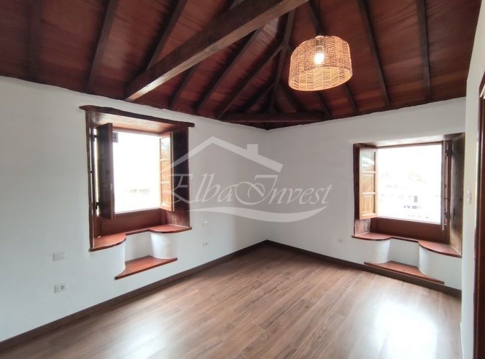 Villa for sale in  Los Realejos, Spain - 5593