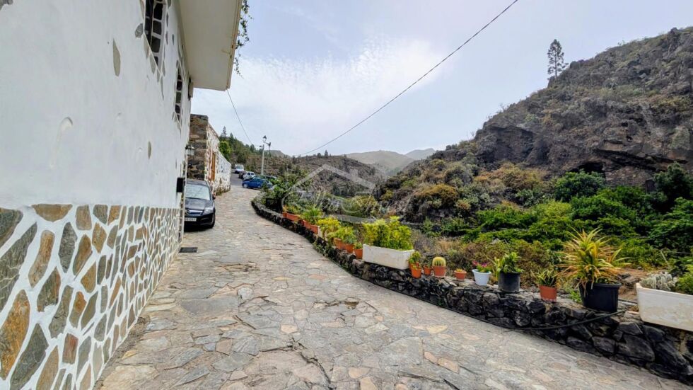 Villa for sale in  Chirche, Spain - 5987