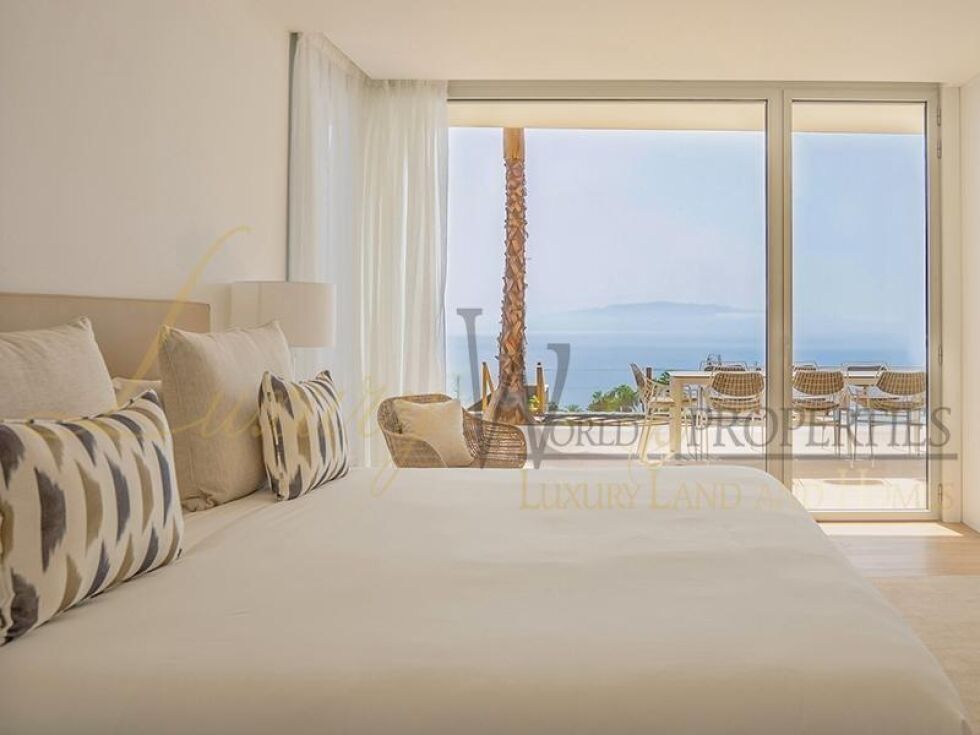 Villa for sale in  Agua Dulce, Spain - LWP3014 Villas de Tenis-Abama Golf